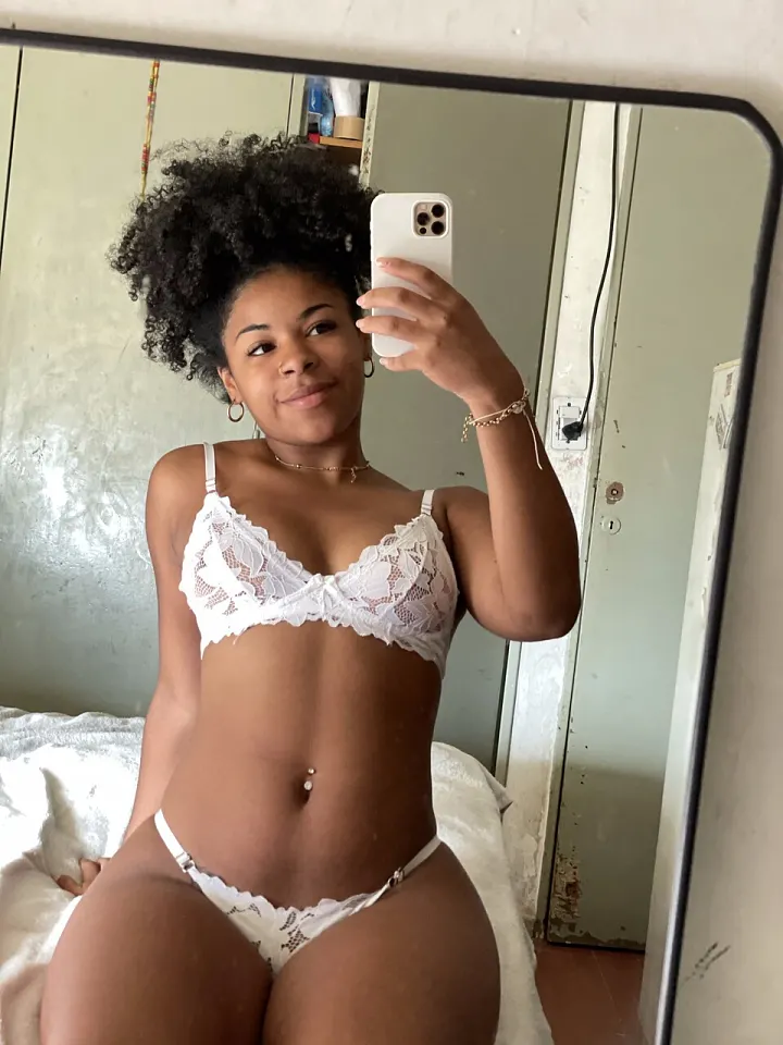 صور ساخنة حصرية لبولا أكسو على OnlyFans 6