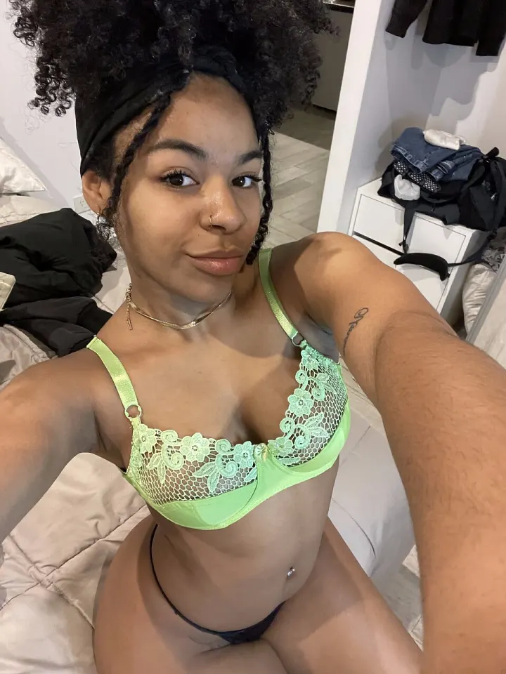 صور ساخنة حصرية لبولا أكسو على OnlyFans 9