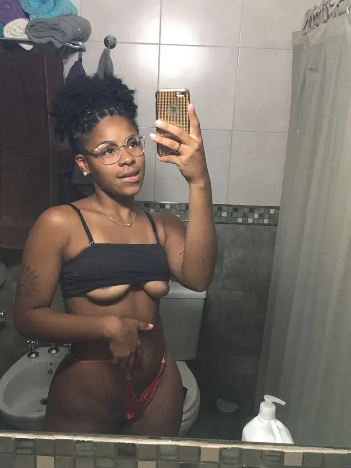 صور ساخنة حصرية لبولا أكسو على OnlyFans 10