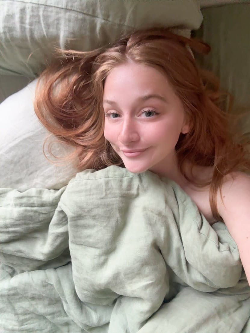 Charming Teen Shows Big Ass in Sexy Panties