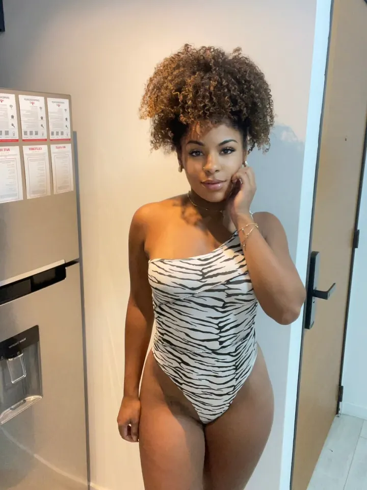 صور مسربة صريحة لبولا أكسو من حسابها على OnlyFans 18
