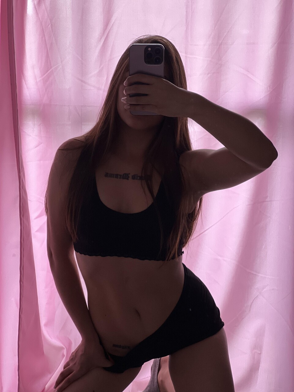 Ekskluzivne odrasle fotografije Penelope Rayy na OnlyFans-u