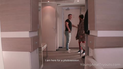Dude invites cutie over to his place