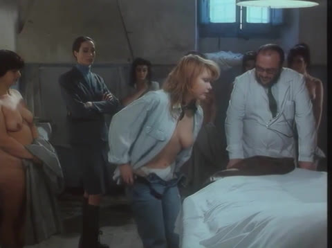 فتاة حمراء الشعر تُمارس الجنس بقوة في السجن | MMV Films